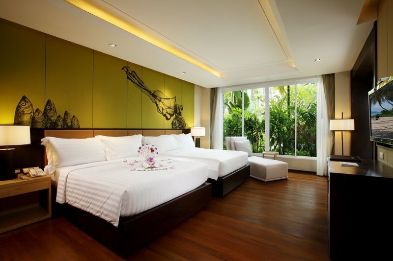 moken suite pool access