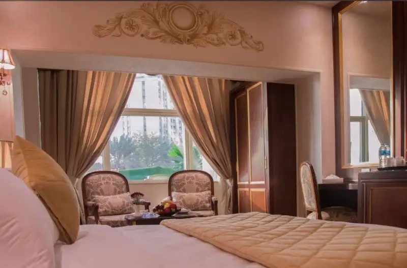 GOLDEN PYRAMIDS INN