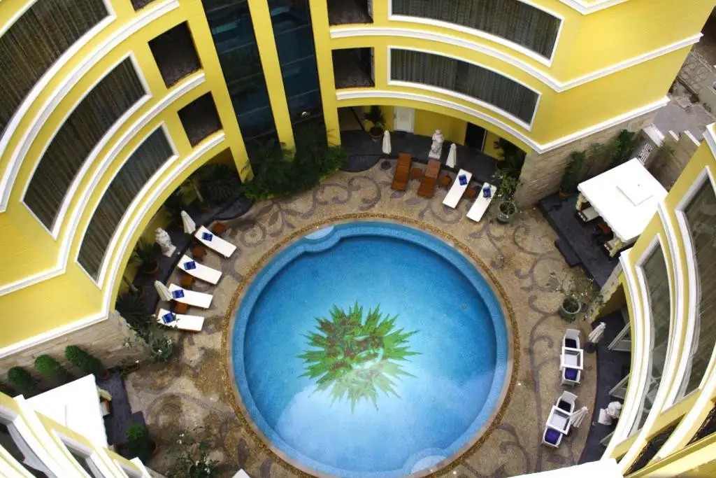 FOUR SEASONS PLACE PATTAYA