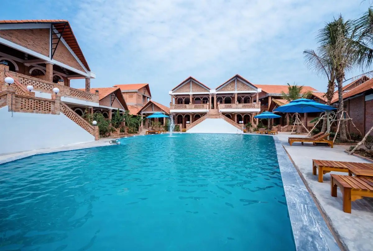 RED RESORT