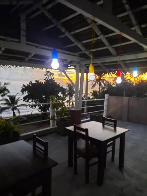 WHITE SURFING BEACH RESORT