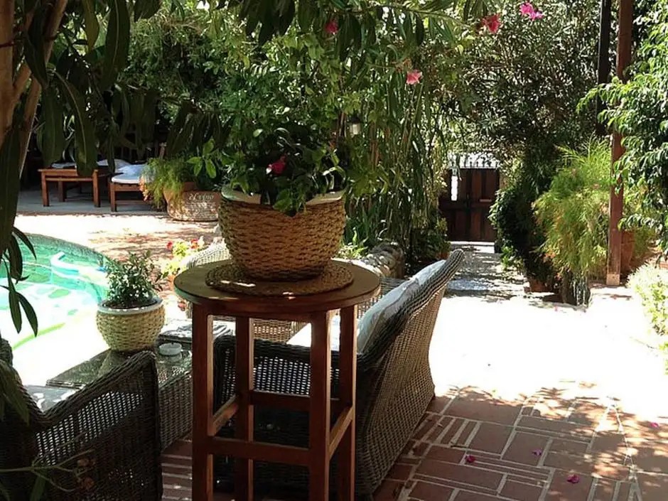 EL VINO HOTEL & SUITES