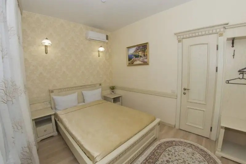 ОСКАР САРАТОВ