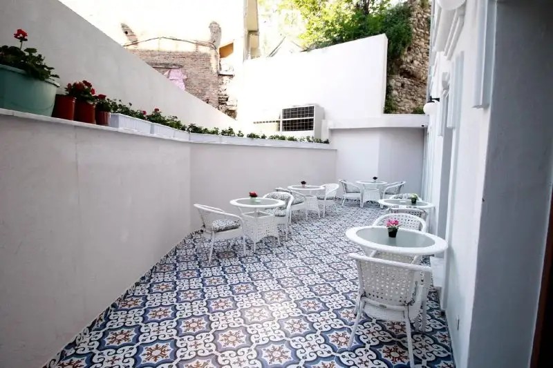 ALBINAS HOTEL