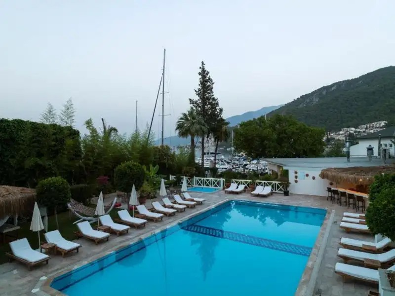 MARINA BOUTIQUE 