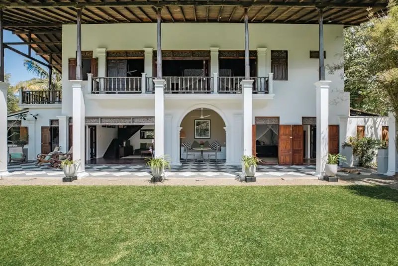 LUXURY VILLA 14