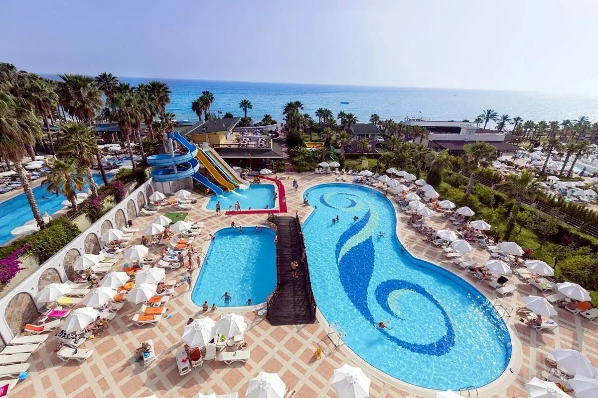 HOLIDAY GARDEN RESORT