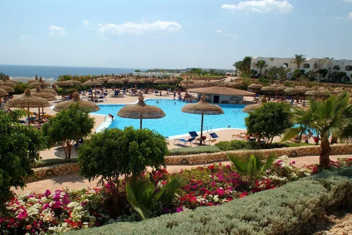 DOMINA CORAL BAY SULTAN POOL