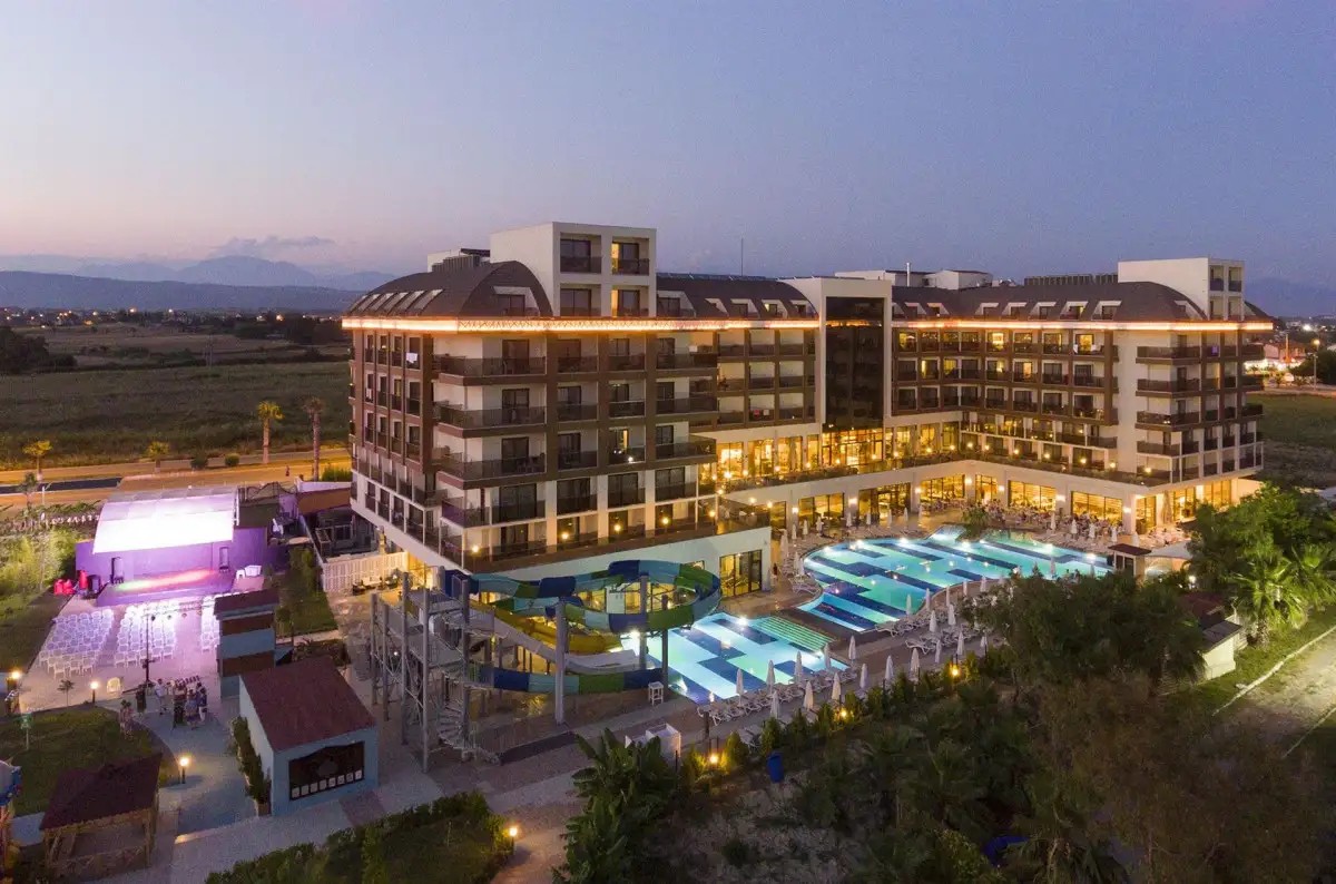 GLAMOUR RESORT & SPA