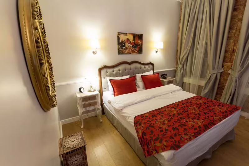 LA BELLA HOTEL