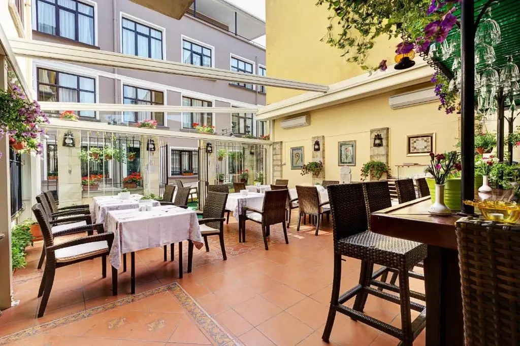ARENA HOTEL