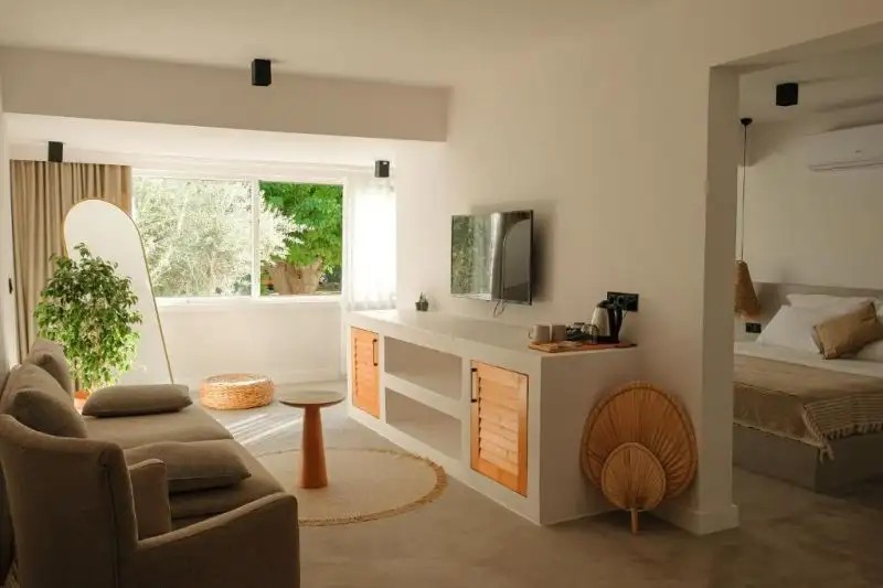 RAW BEACH HOTEL
