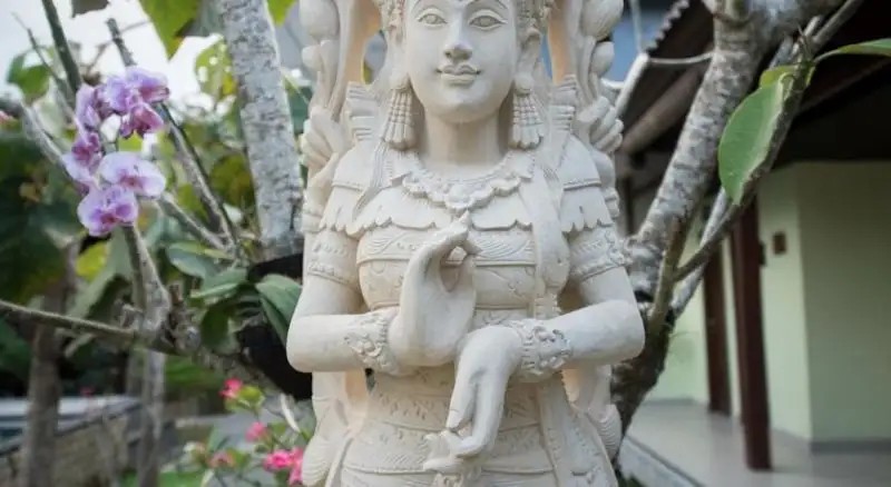 QUEEN VILLA