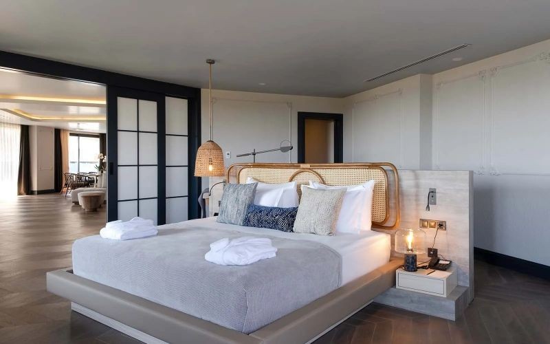 unique king suite