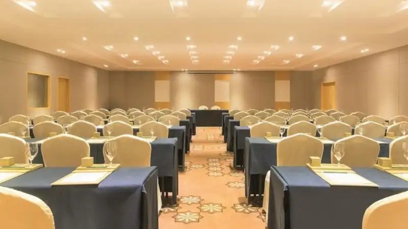 GRAND MERCURE URUMQI HUALING (EX.HUALING)