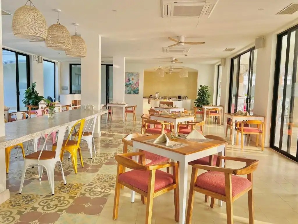 MOODHOIAN RIVERSIDE HOIAN