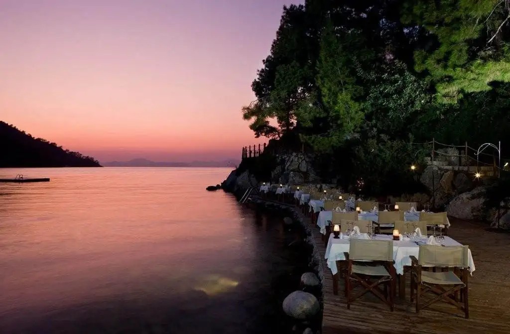 HILLSIDE BEACH CLUB