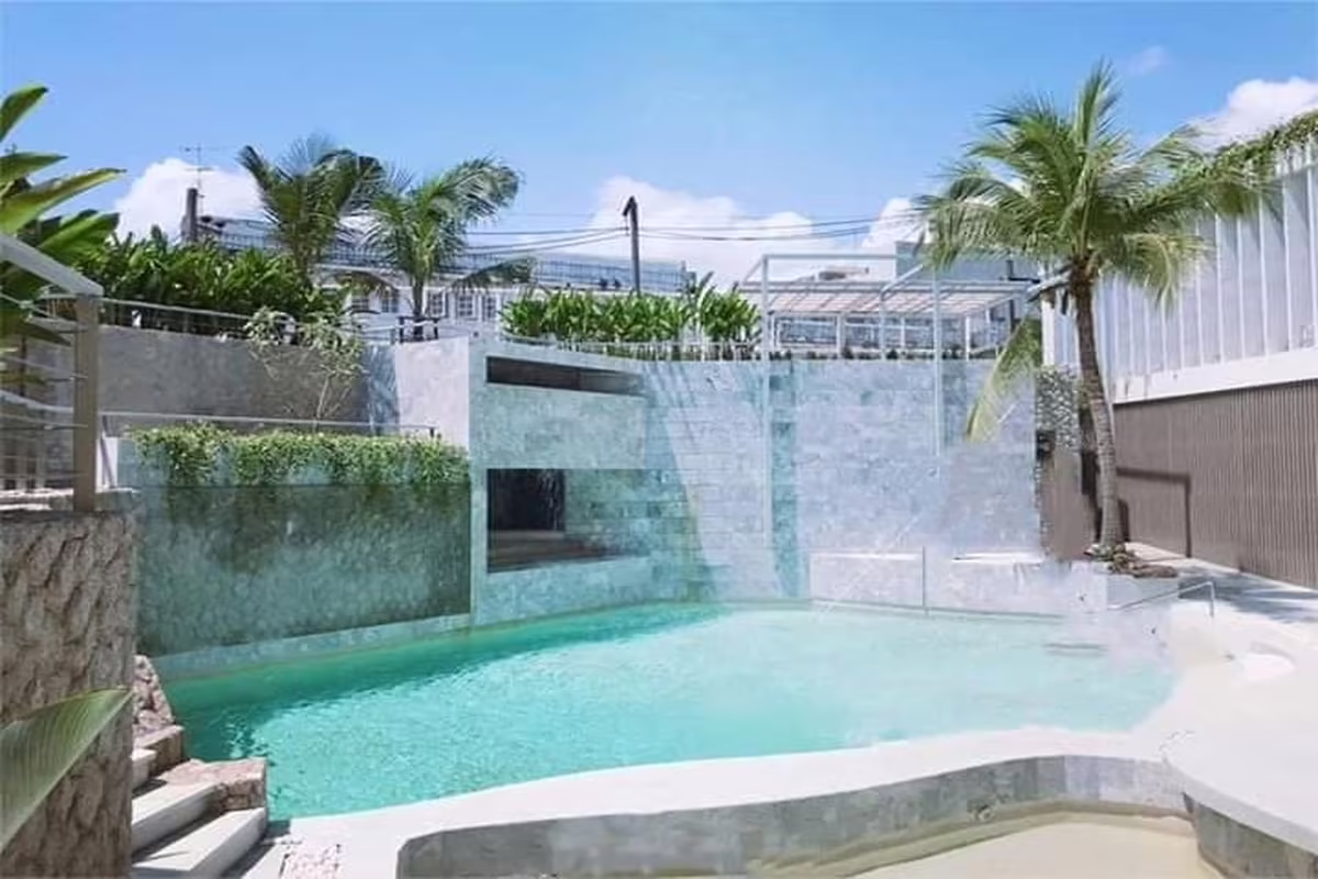 PEARL HOTEL