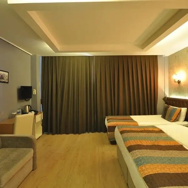 RETRO PERA HOTEL