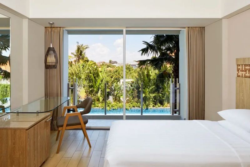 deluxe pool view  