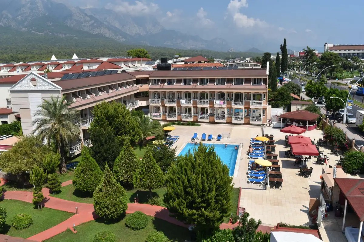 ARES DREAM (EX. CLUB ARES, QUEEN VICTORIA)