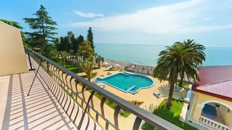 ЛАЗУРНЫЙ БЕРЕГ