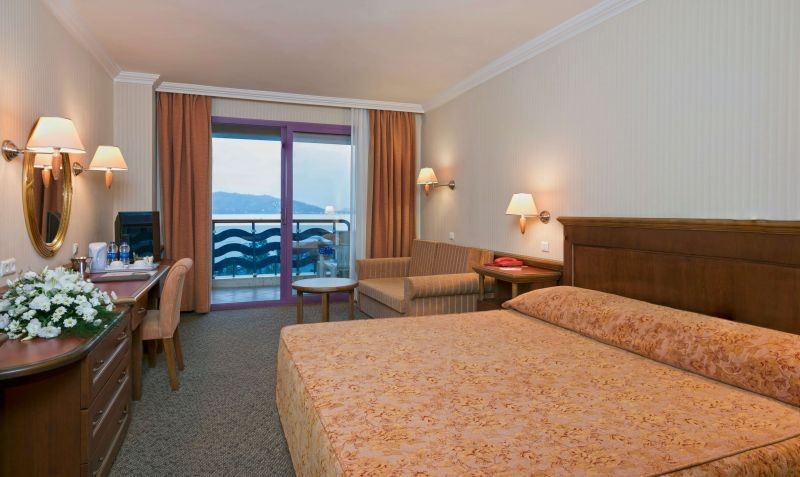 standard partial sea view