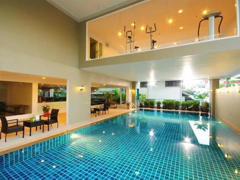 BOSS SUITES NANA