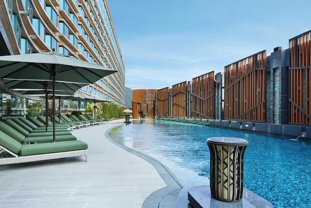 ROYAL PLAZA HOTEL