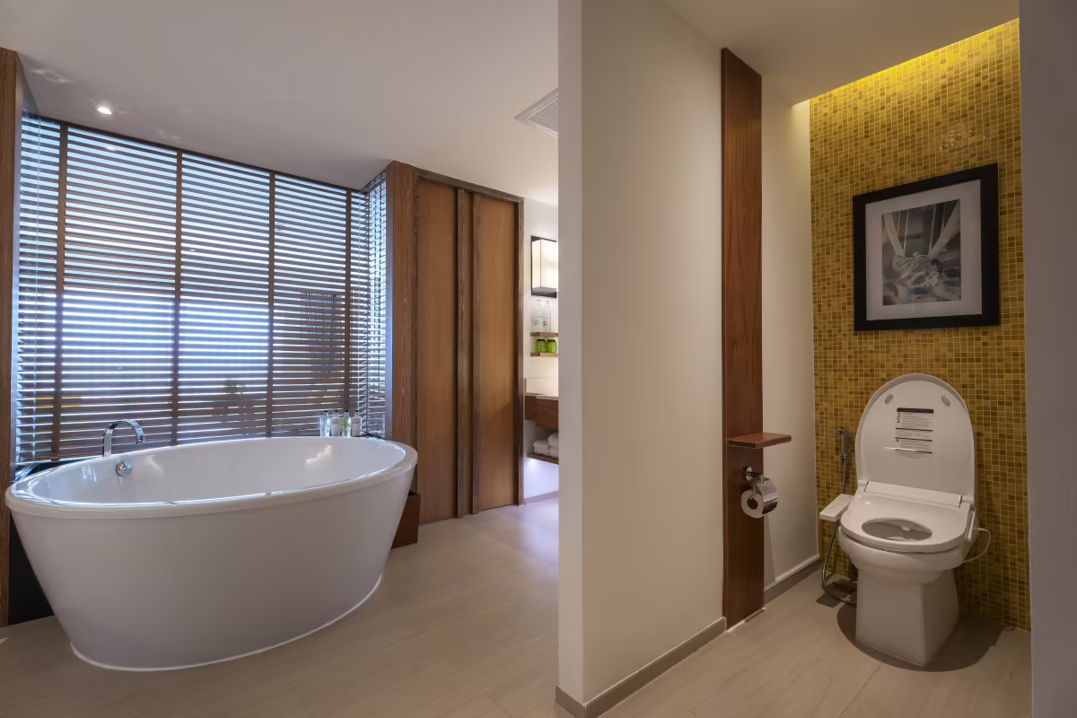 THE NAI HARN (EX. PURAVARNA THE ROYAL PHUKET YACHT CLUB)