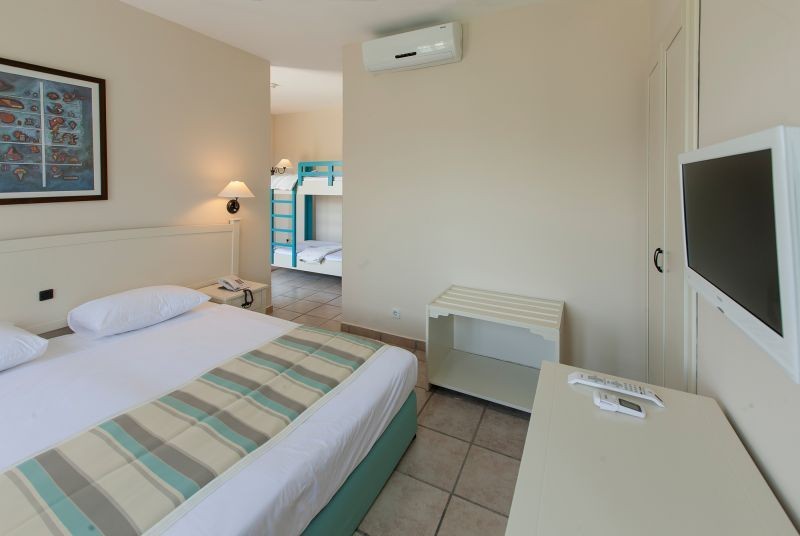 club large with bunkbed