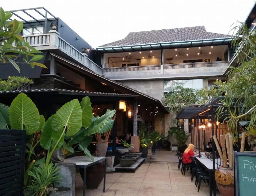 LOT 33 BOUTIQUE HOTEL