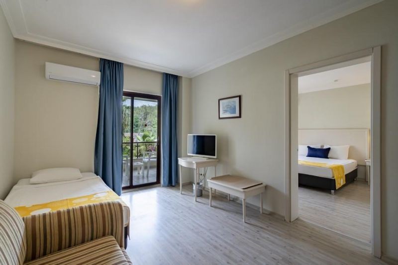 family suite land view