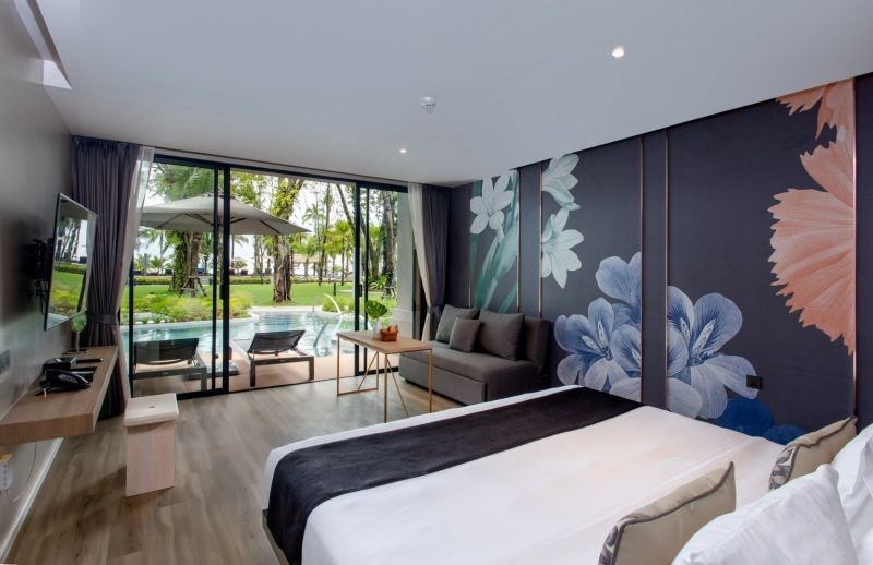 seaside pool access