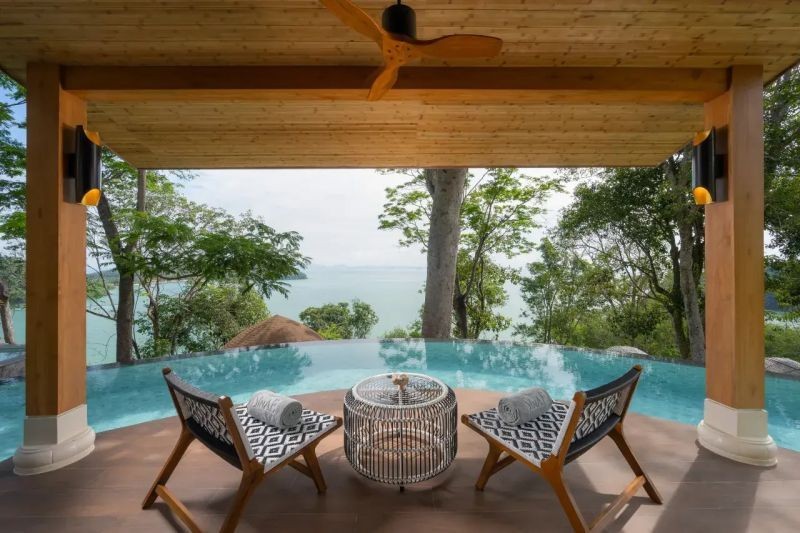 sinae premier pool suite