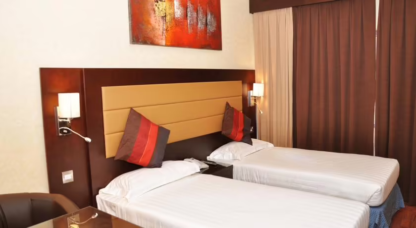 STRAND HOTEL