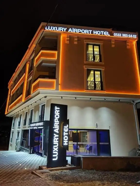 LUXURY AIRPORT HOTEL