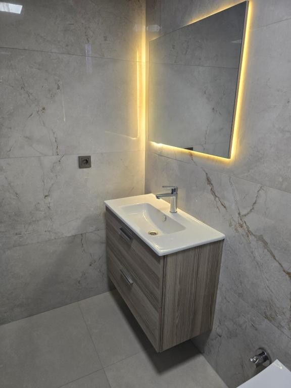 MEYDE PLUS SUITES