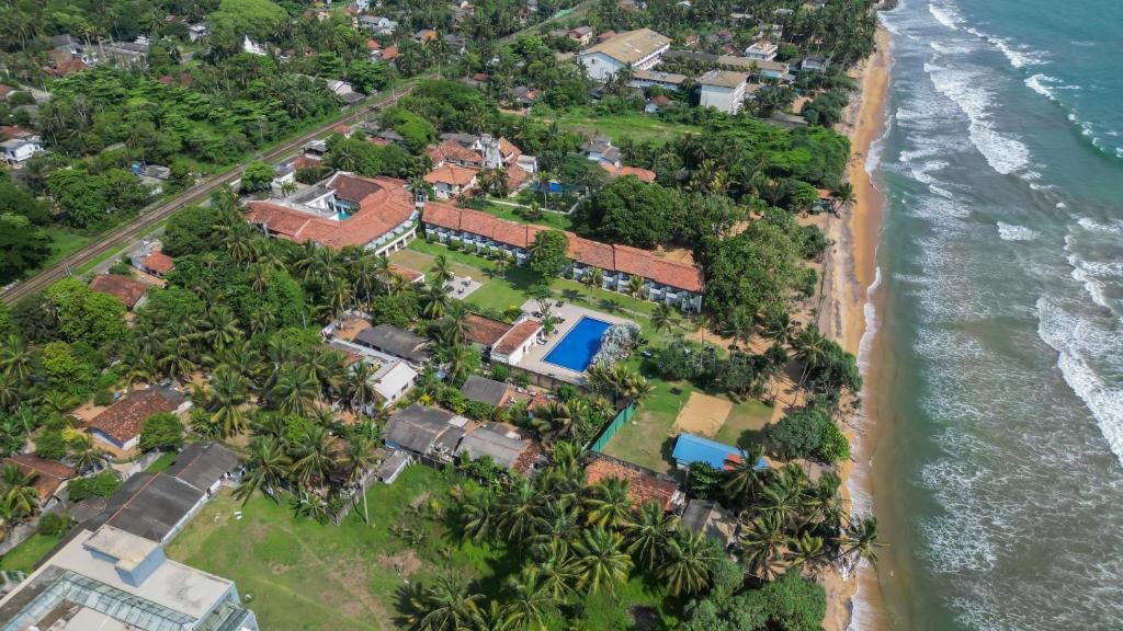 HIBISCUS BEACH HOTEL & VILLAS