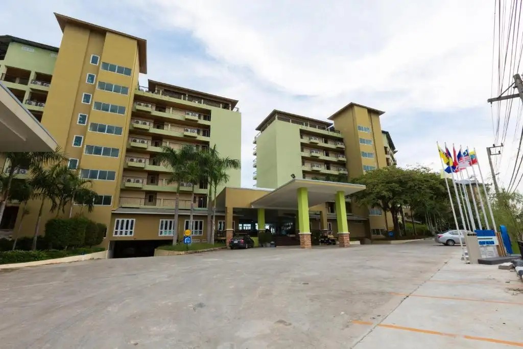 ROYAL PHALA CLIFF BEACH