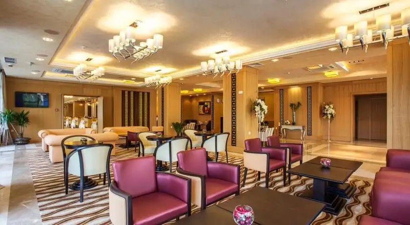 LANDMARK CREEK HOTEL