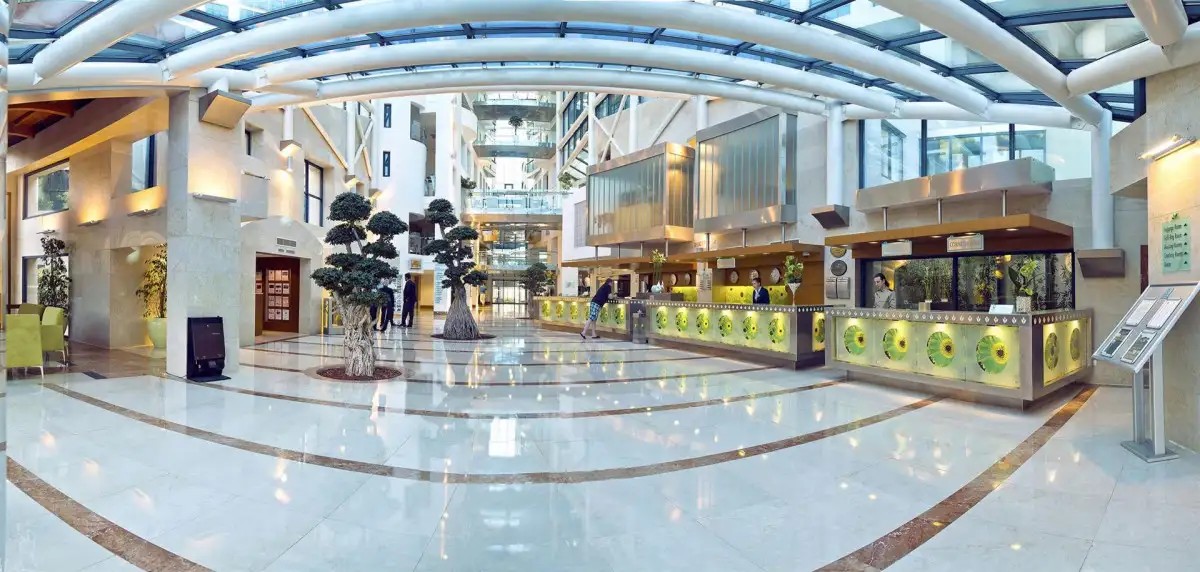 PALOMA SENCIA (EX. CORNELIA DE LUXE)