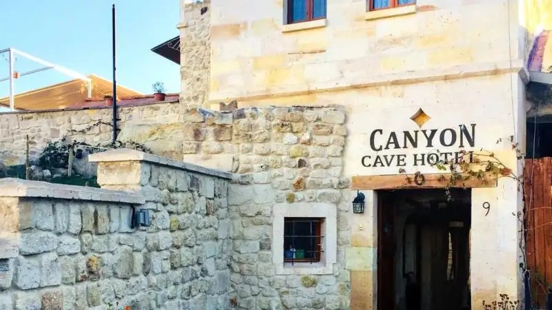 CANYON CAVE HOTEL