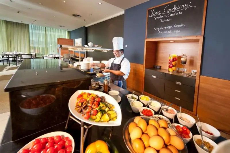 DORINT HOTEL AM HEUMARKT