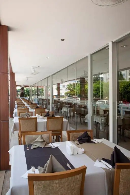 RIVIERA HOTEL & SPA