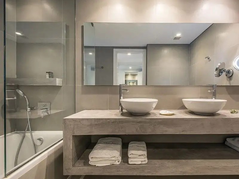 AQUA BAY & WATERPARK