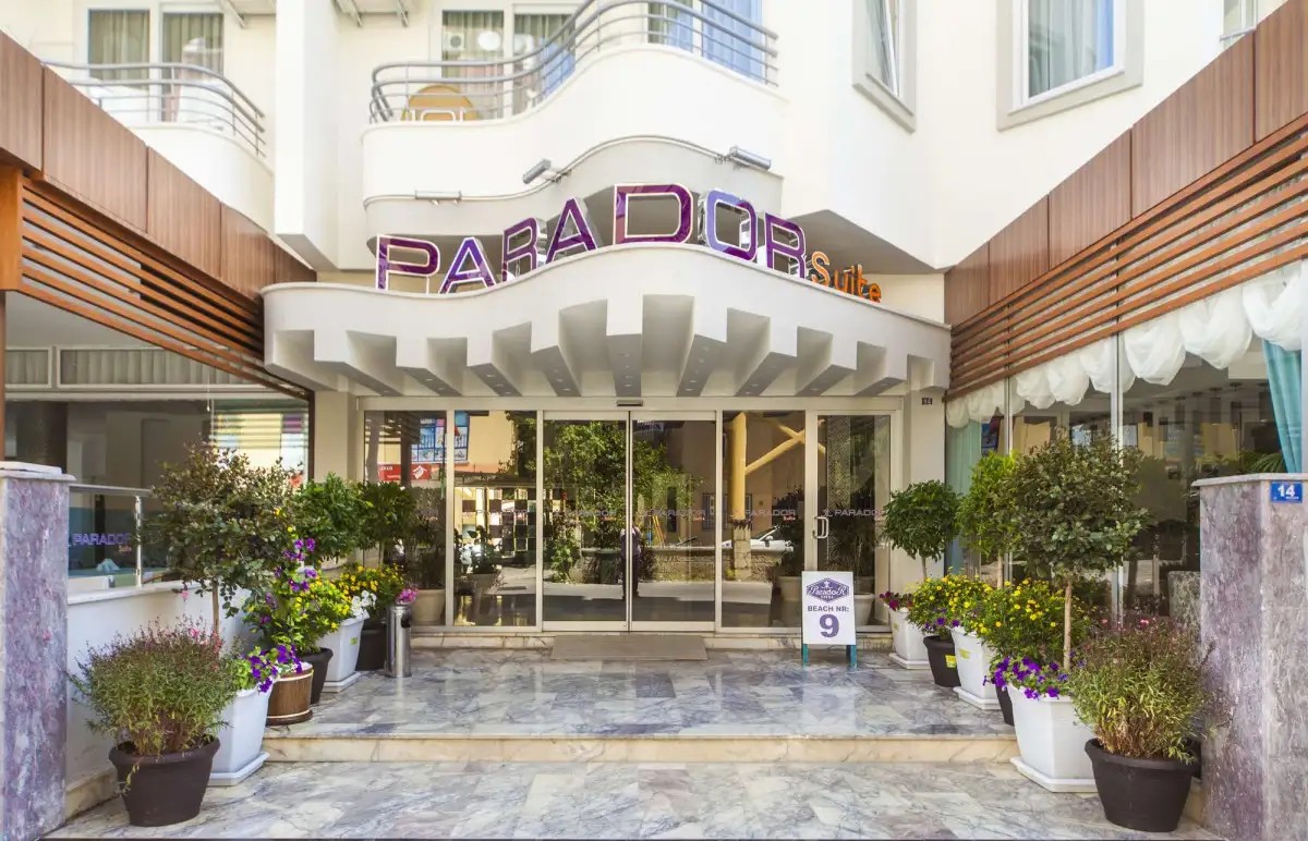 PARADOR SUIT