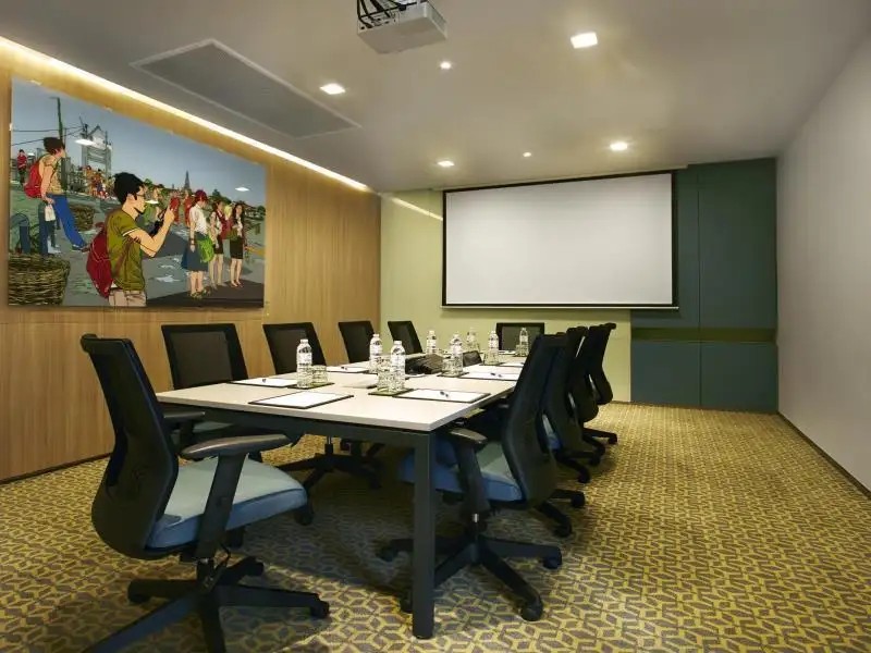 HOLIDAY INN EXPRESS BANGKOK SATHORN