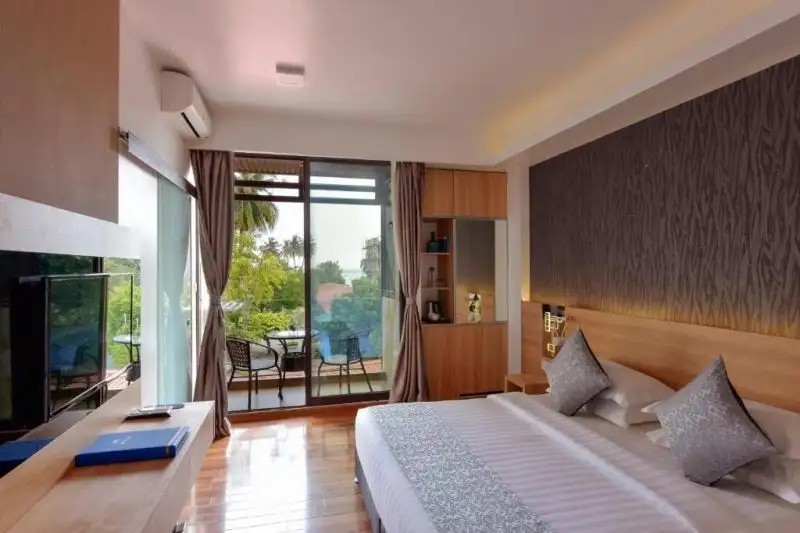 super deluxe with balcony and island view