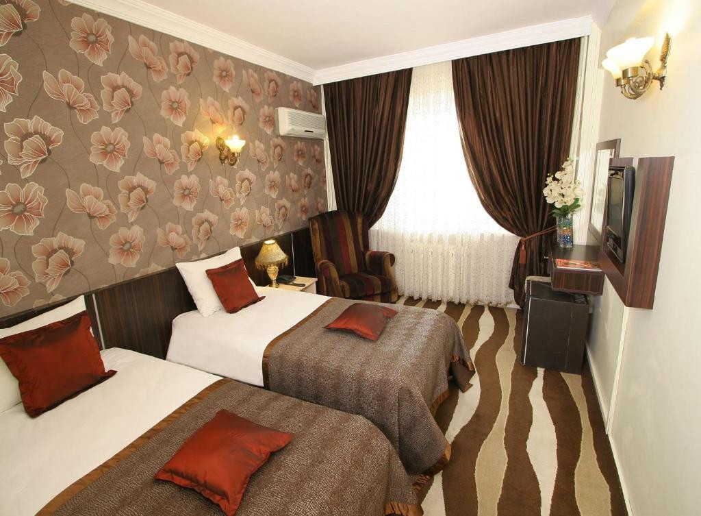 MAYA HOTEL LALELI